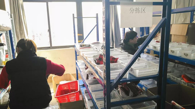 向老外出口圣誕用品，浙江義烏商人年銷數(shù)千萬